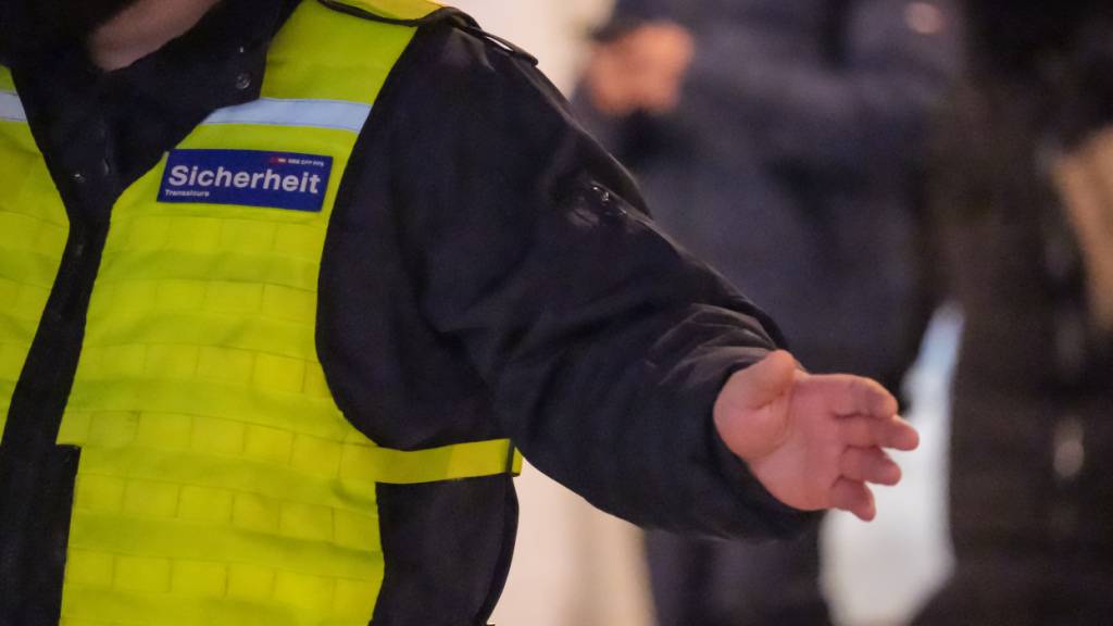 Das Personal im Öffentlichen Verkehr wird immer häufiger angepöbelt und angegriffen. Die VBZ setzen deshalb versuchsweise Sicherheitspersonal ein. (Symbolbild)