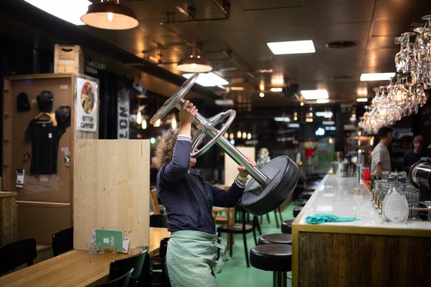 Many would like restaurants to be closed throughout Switzerland.