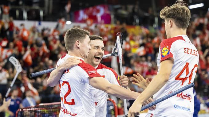 Die Schweiz schlägt Lettland und steht im Halbfinal