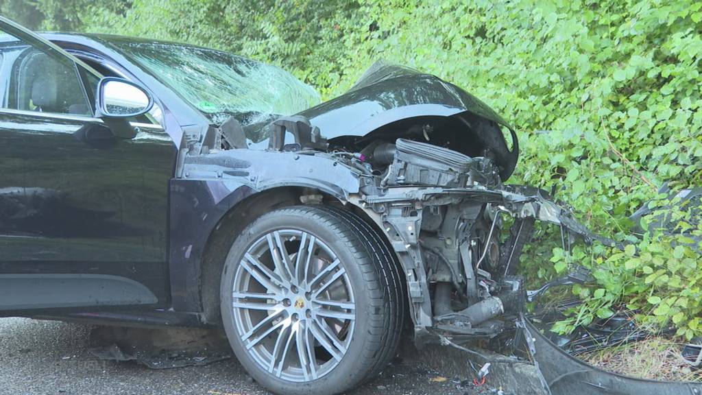 Mehrere Verletzte: Porsche prallt in Schönenwerd frontal in Linienbus