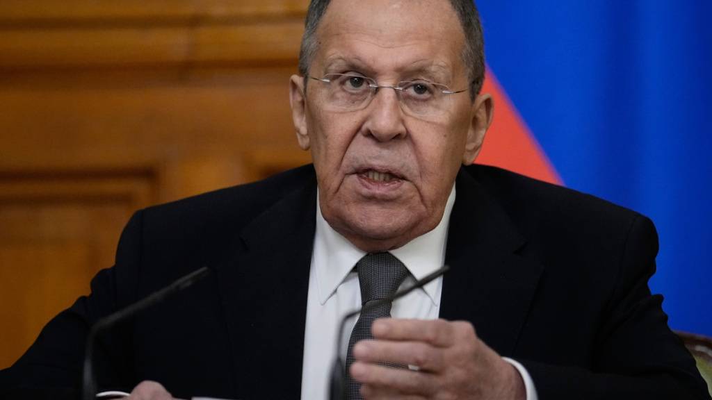 Der russische Außenminister Sergej Lawrow spricht während einer Pressekonferenz (Archivbild). Foto: Alexander Zemlianichenko/Pool AP/AP/dpa