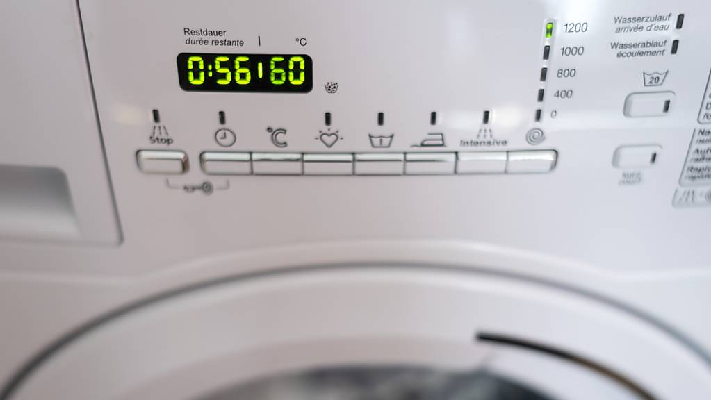 Konsumentinnen und Konsumenten sollen Produkte wie Waschmaschinen besser reparieren können, als immer einen Neukauf tätigen zu müssen. Die Konsumentenschutzorganisationen setzen dieses Ziel im 2021 ins Zentrum. (Symbolbild)
