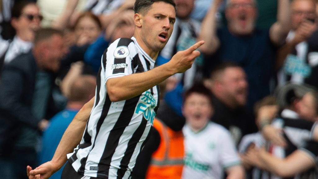 Fabian Schär beim Torjubel im Newcastle-Dress