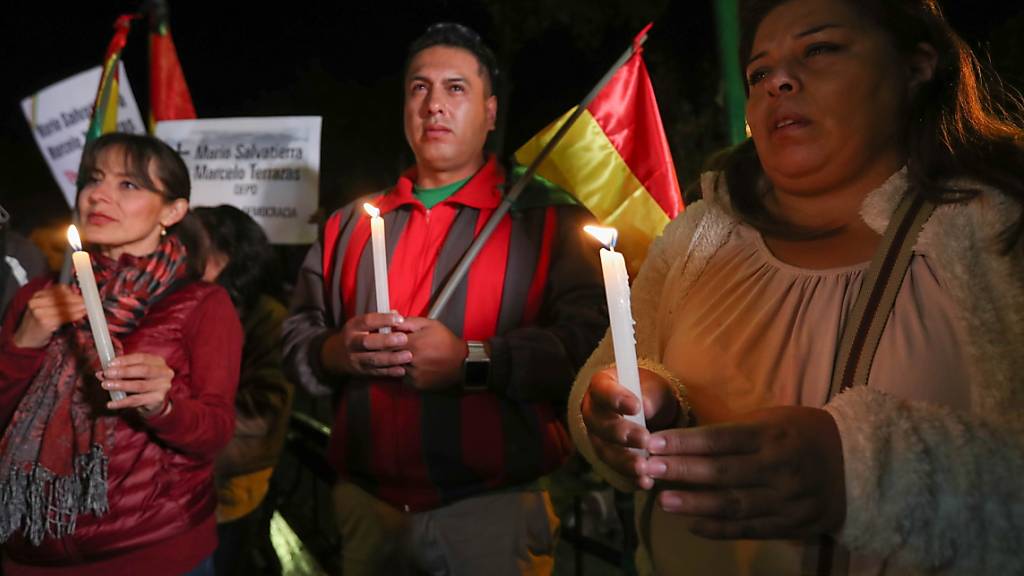 Trauer um Getötete bei Demonstrationen nach der Wahl: Dutzende gedenken in La Paz zweier Opfer.