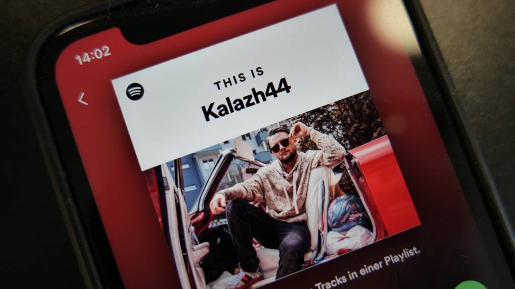 Rapper Kalazh44 soll ein Kind in der Schweiz haben.