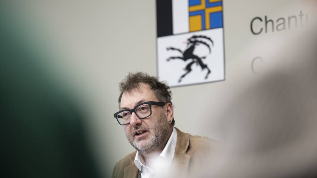 Der Bündner Regierungsrat Peter Peyer (SP) sucht wegen der Unzufriedenheit der Bürgergemeinde Roveredo mit dem kantonalen Vorgehen gegen die Mafia das Gespräch mit den Vertretern der Bürgergemeinde. (Archivbild)