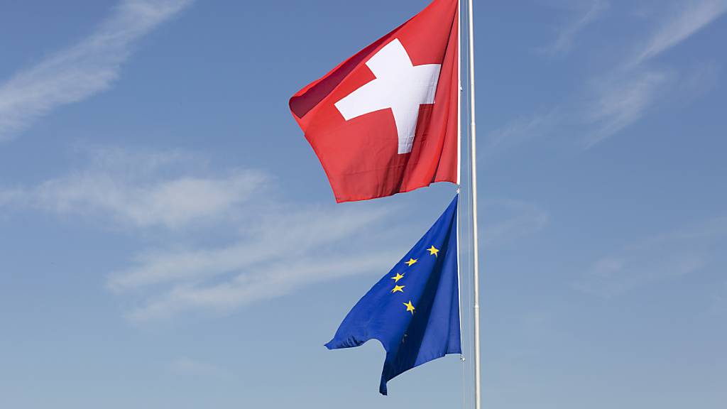 Wieder einmal sind die Beziehungen der Schweiz mit der EU ein Thema im Parlament. Am Donnerstag geht es um die rasche Freigabe der Kohäsionsmilliarde. Der Ausgang ist offen. (Themenbild)
