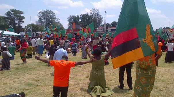 An der Gebetszeremonie in Lusaka haben mehrere hundert Menschen teilgenommen. (Bild: Zambia Times)