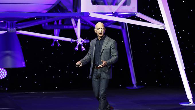 Amazon-Gründer Bezos fliegt mit eigener Raumfahrtfirma ins Weltall