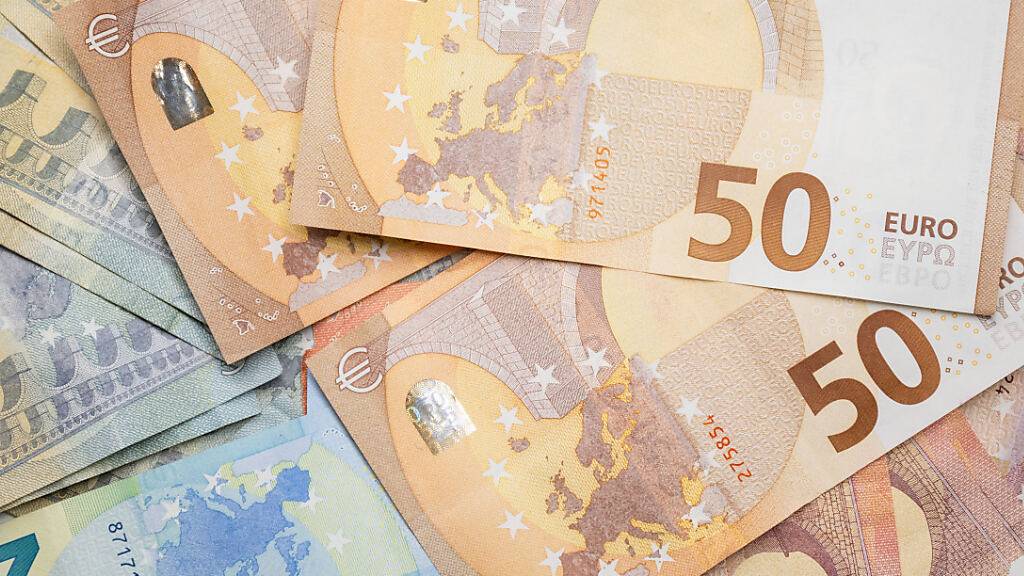 Auch 25 Jahre nach der Einführung ist die Skepsis gegenüber dem Euro nicht völlig verschwunden. (Archivbild)