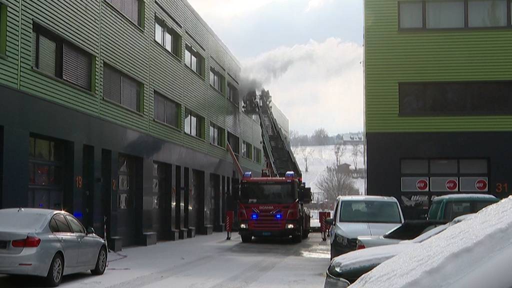 Brand im Bösinger Industrie-Quartier – Auto komplett zerstört
