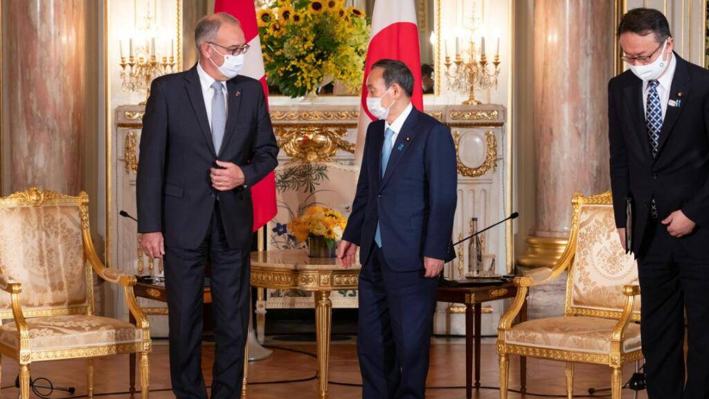 Bundespräsident Guy Parmelin hat in Japan den japanischen Premierminister Yoshihide Suga getroffen.