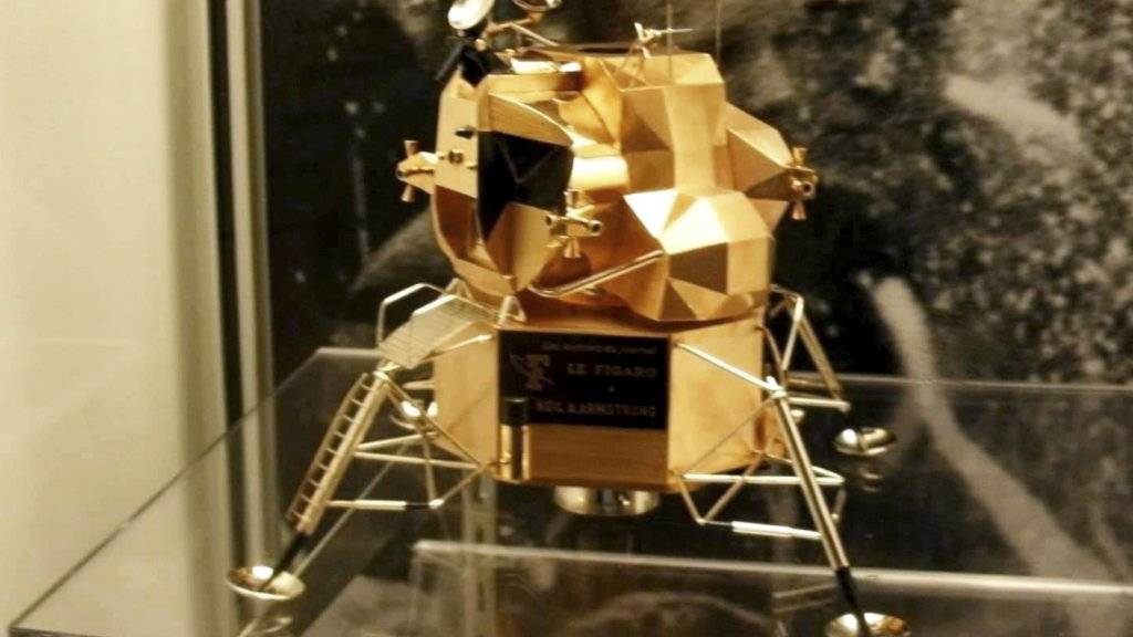 Gerade mal 15 Zentimeter hoch, aber von unschätzbarem Wert: Eine Modellnachbildung aus Gold des Mondlandemoduls Apollo 11.