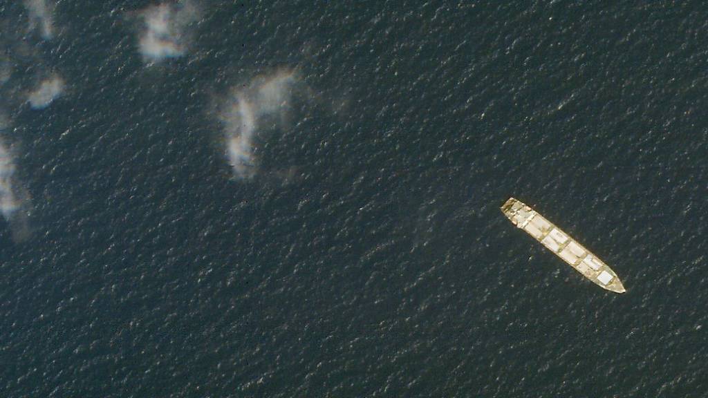 HANDOUT - Das iranische Frachtschiff Saviz liegt im Roten Meer vor der Küste des Jemen. Foto: -/Planet Labs Inc./AP/dpa - ACHTUNG: Nur zur redaktionellen Verwendung und nur mit vollständiger Nennung des vorstehenden Credits