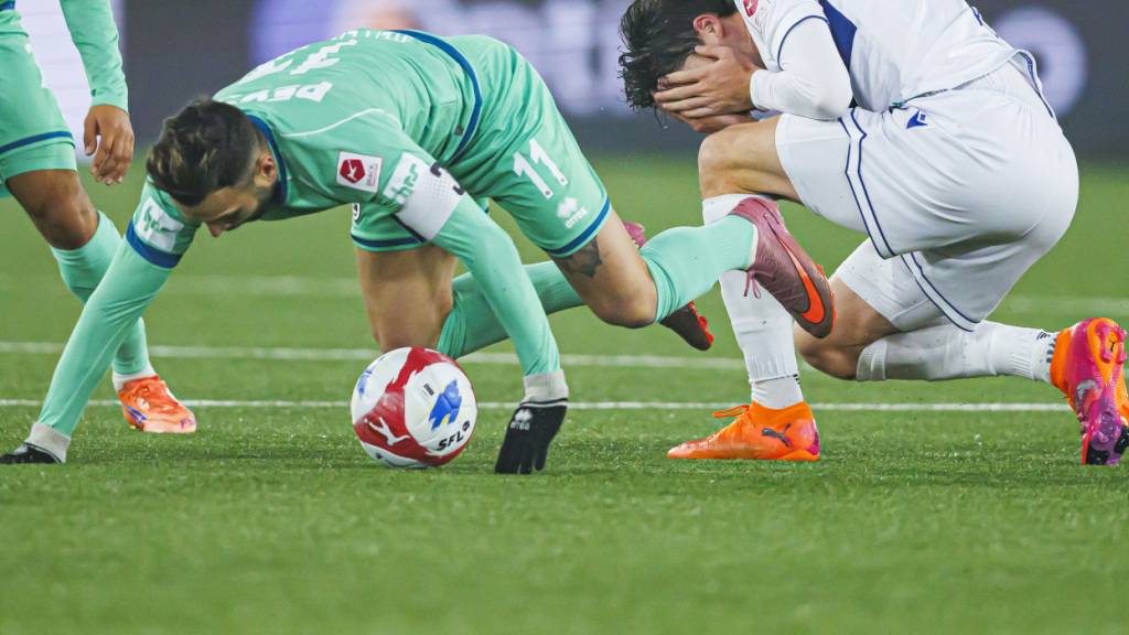Bezeichnendes Bild: Bei Lausanne - Lugano gab es nicht immer schönen Fussball zu sehen