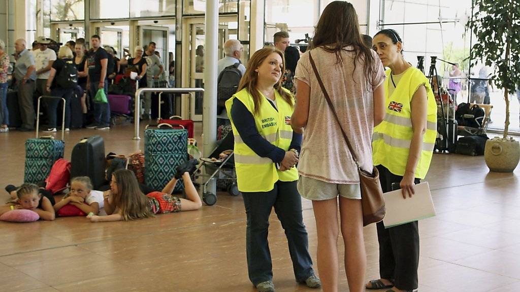 Touristen im Flughafen von Scharm el Scheich: Dänische Charterflieger steuern den Badeort nicht mehr an.