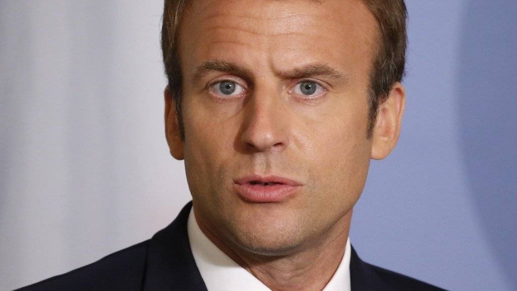 Der französische Präsident Emmanuel Macron hat die Franzosen aufgerufen mehr Geduld zu zeigen. Macrons Umfragewerte sind in den ersten hundert Tagen seiner Amtszeit stark gesunken. (Julien Warnand/Keystone)