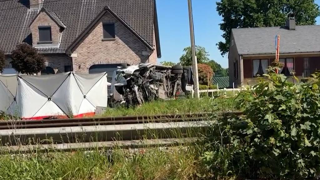 Vier Tote bei Zusammenstoss von Zug und Schulbus in Belgien