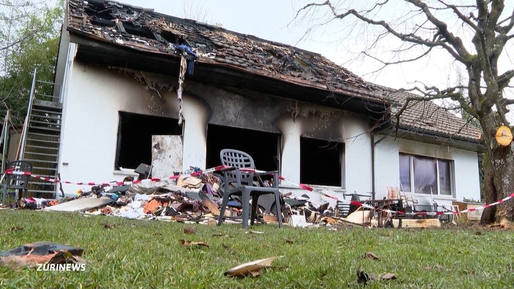 Christbaumbrand in Rüti: Einfamilienhaus brennt komplett nieder