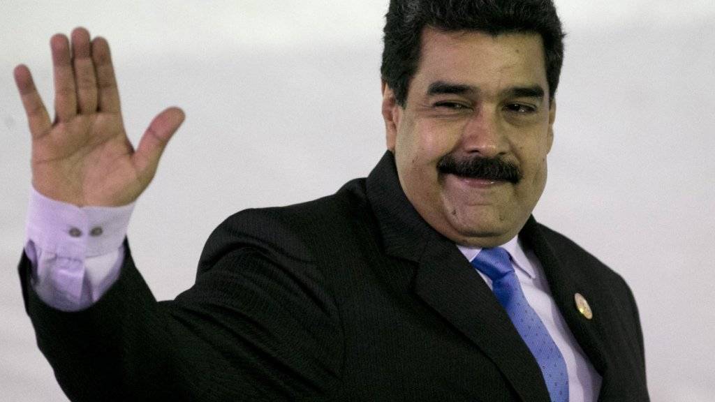 Präsident Nicolas Maduro und seiner Partei ist die Macht in Venezuela vorerst sicher: Eine Abstimmung über seine Absetzung findest frühestens im nächsten Jahr statt. Würde er dann abgesetzt, würde ihm sein Vizepräsident nachfolgen. (Archivbild)