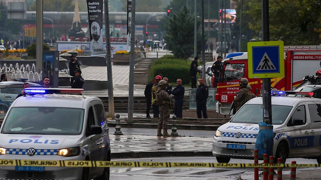 Ein Selbstmordattentäter hat in der türkischen Hauptstadt Ankara einen Sprengsatz gezündet, wenige Stunden bevor das Parlament nach einer Sommerpause wieder öffnen sollte. Foto: Ali Unal/AP