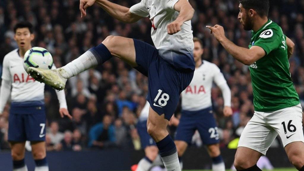 Tottenhams Fernando Llorente mit akrobatischer Einlage