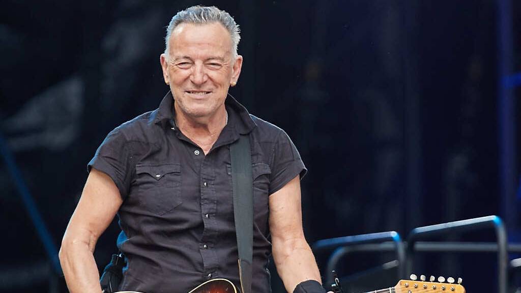 ARCHIV - Der US-amerikanische Musiker Bruce Springsteen hat einige seiner Konzerte verschoben. Foto: Georg Wendt/dpa