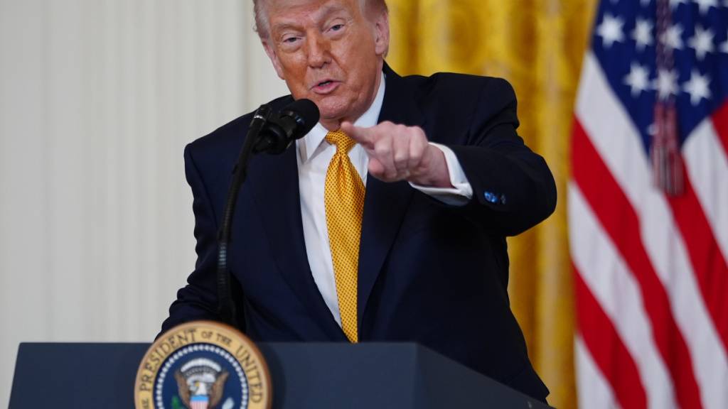 US-Präsident Donald Trump spricht während einer Muttertagsveranstaltung für Militärangehörige im East Room des Weißen Hauses in Washington. Foto: Julia Demaree Nikhinson/AP/dpa