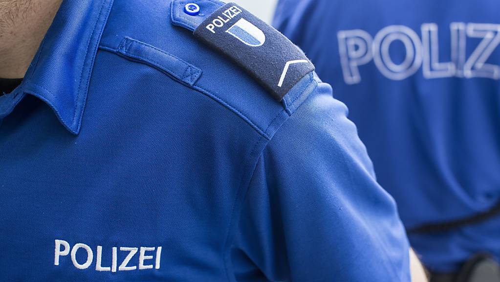Die Luzerner Polizei sucht nach einem mutmasslichen Täter im Falle eines getöteten Taxifahrers. (Symbolbild)