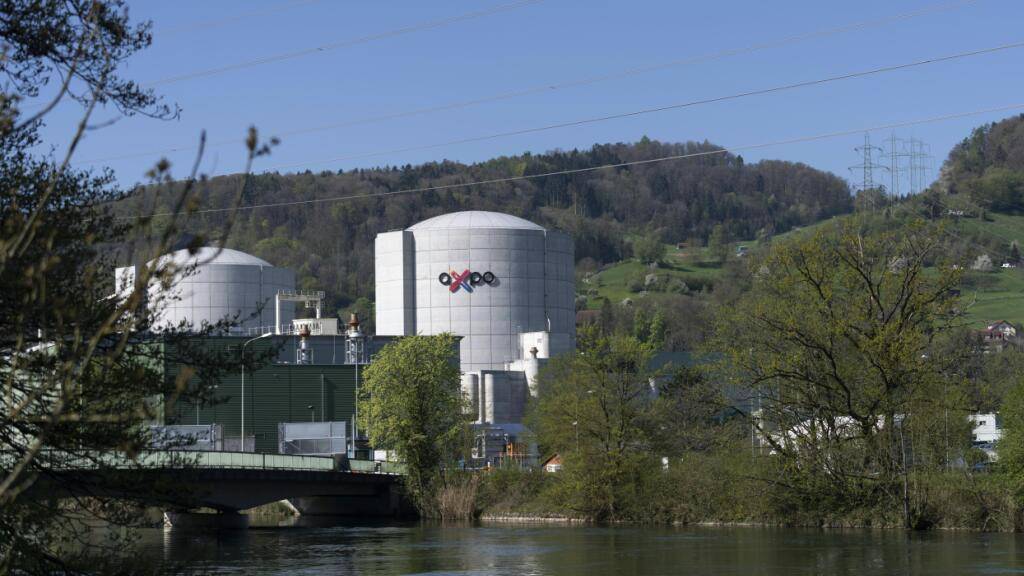 Die beiden mit Wasser der Aare gekühlten Atomreaktoren in Beznau im Kanton Aargau sind heruntergefahren worden. (Archivbild)
