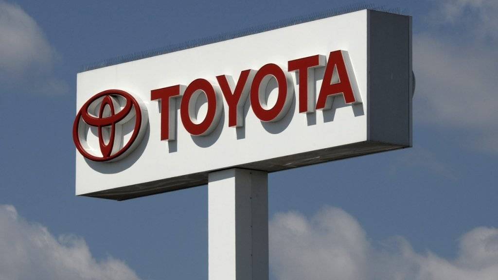 Toyota verkauft weltweit wieder am meisten Autos. Der japanische Konzern hat den deutschen Konkurrenten VW überholt.