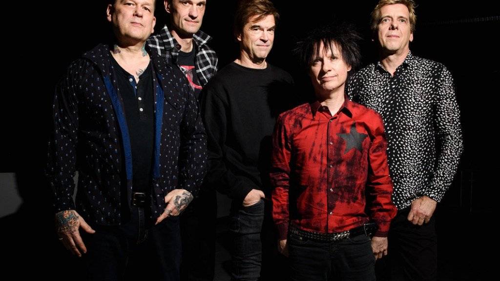 Die Toten Hosen (Andreas von Holst, Michael Breitkopf, Campino, Vom Ritchie und Andreas Meurer - v.l.n.r.) reisen zur Premiere des Band-Dokfilms «Weil du nur einmal lebst» an die Berlinale. (Archivbild)