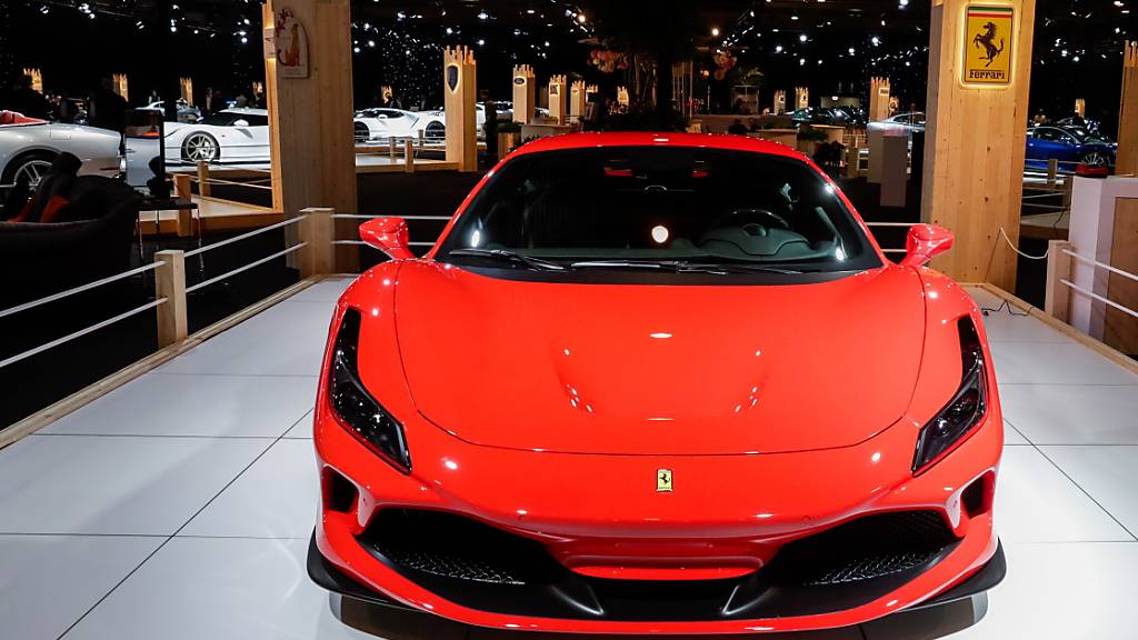 Auch der Sportwagenbauer Ferrari spürt die Corona-Krise. Im zweiten Quartal 2020 verkauften die Italiener fast nur noch halb so viele Fahrzeuge wie vor einem Jahr.(Archivbild)