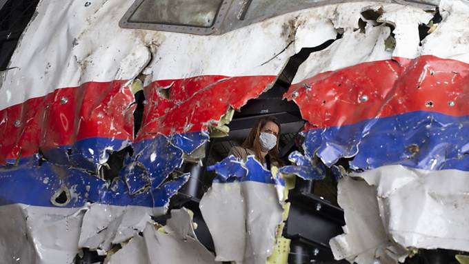 MH17-Prozess: Hauptverhandlung beginnt – 298 leere Stühle mahnen