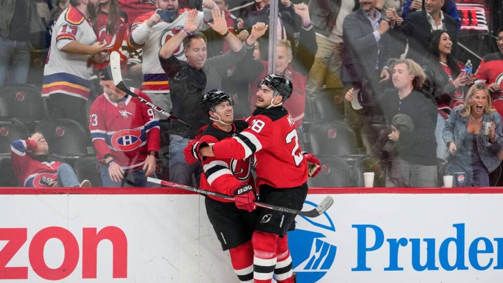 Timo Meier (rechts) trifft zum 3:3