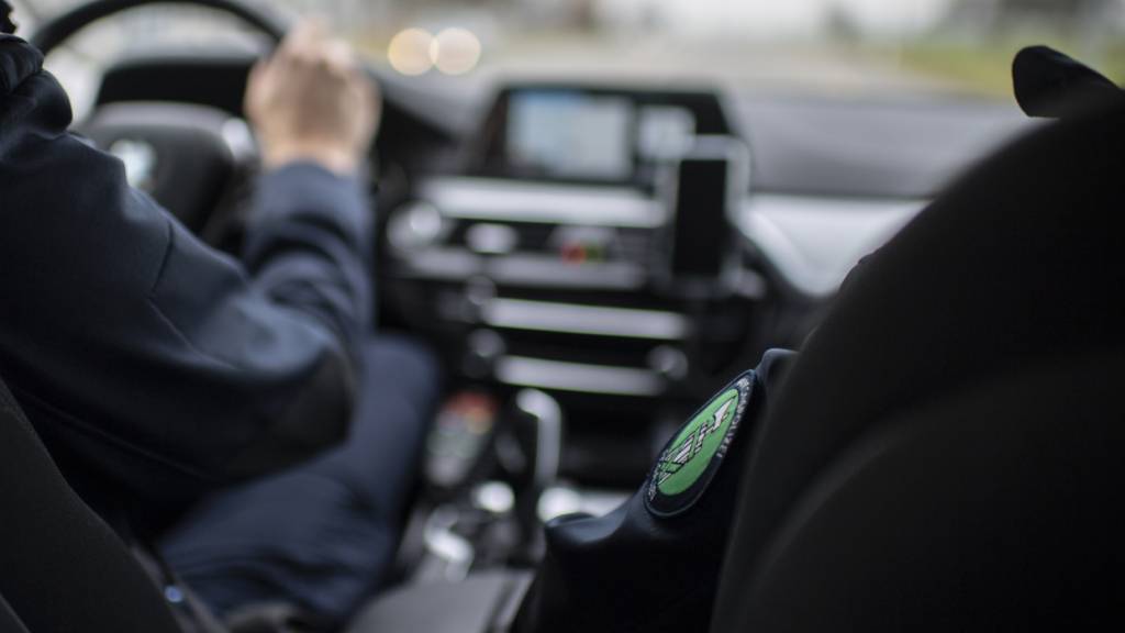 Die Kantonspolizei St. Gallen rückte in der Nacht auf Dienstag wegen eines Falschfahrers auf der A3 bei Mols aus. (Symbolbild)