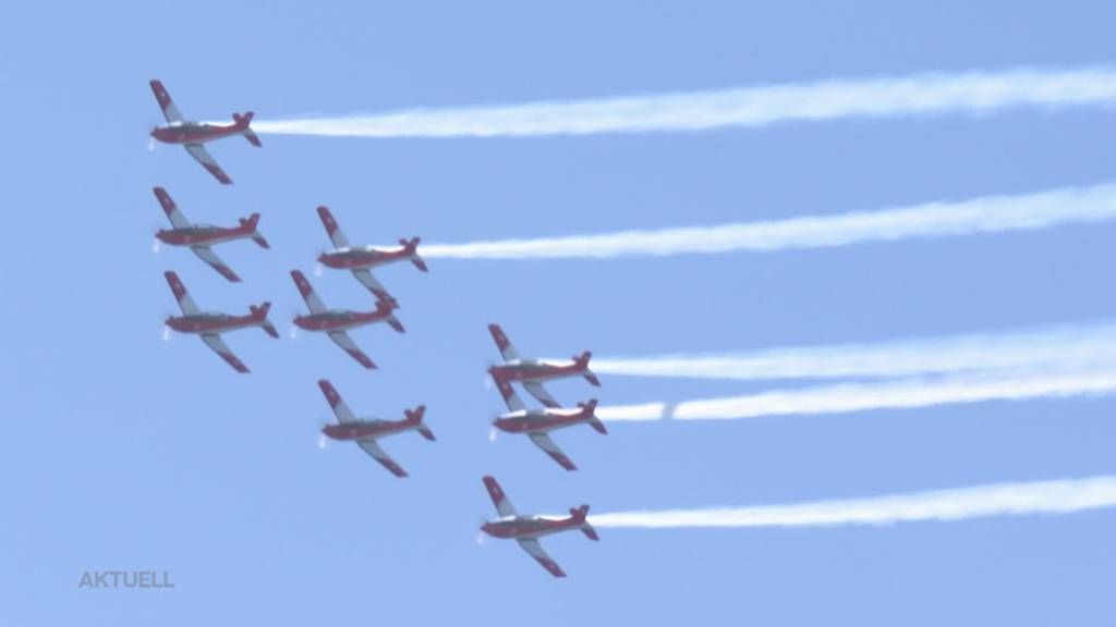 Spektakuläre Flugshow: PC-7 Team fliegt über Grenchen