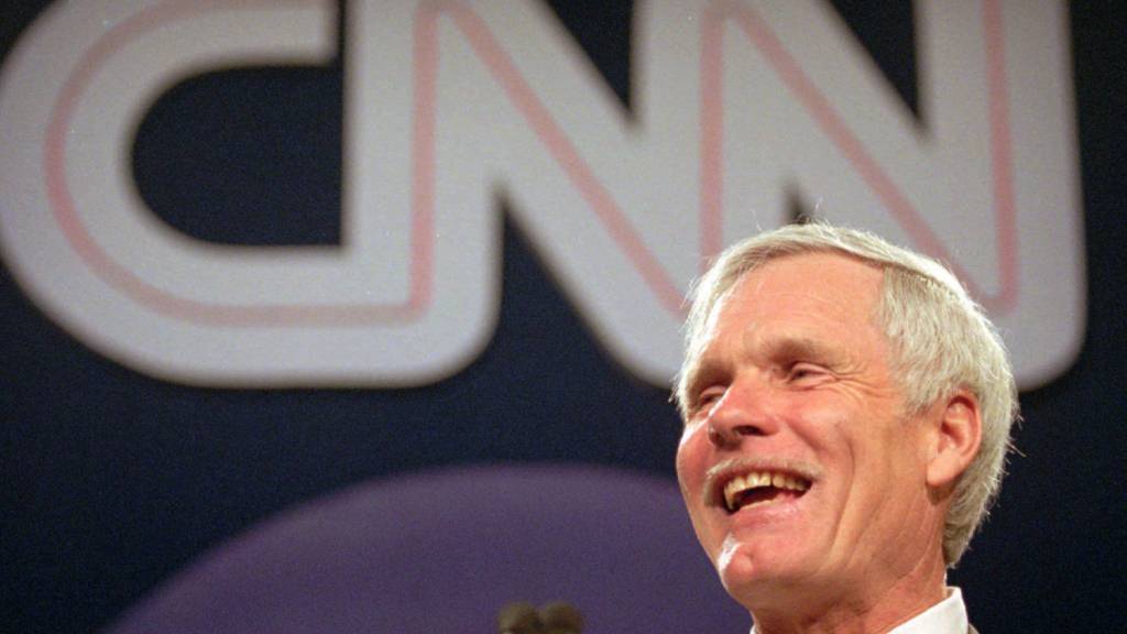 ARCHIV - Ted Turner spricht während des CNN World Report Contributors Banketts. Der Gründer des US-Nachrichtensenders CNN ist tot. Turner sei im Alter von 87 Jahren gestorben, teilte CNN mit. Foto: JOHN BAZEMORE/AP/dpa