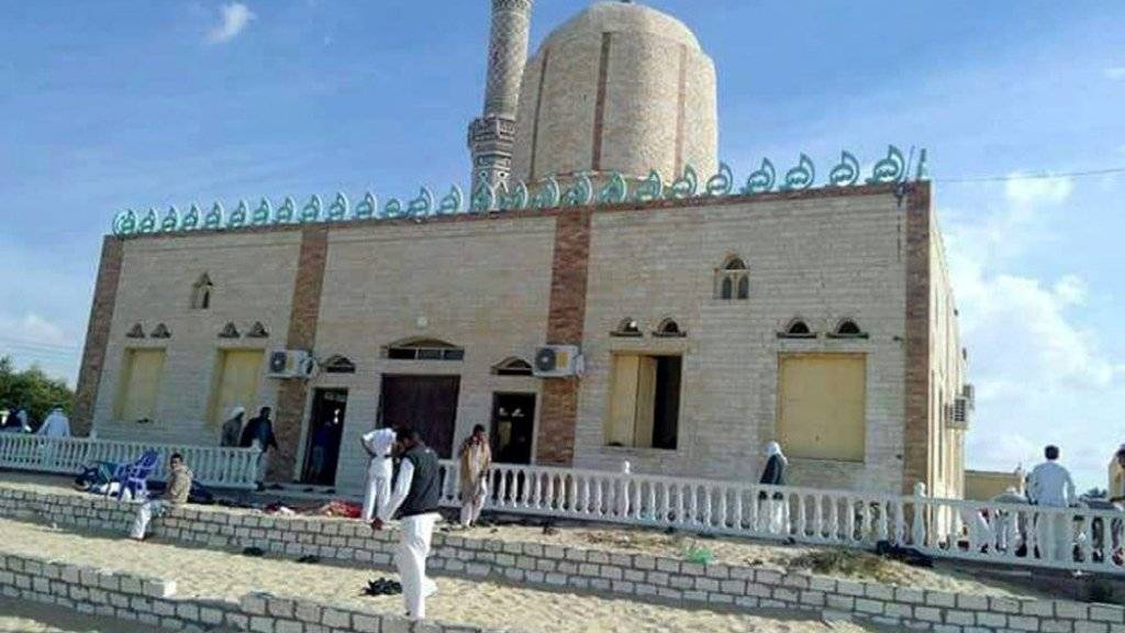 Die Moschee in der Nähe der Provinzhauptstadt Al-Arisch im Norden des Sinai, wo der blutige Anschlag geschah.