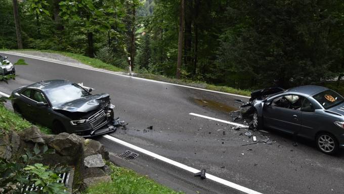 Zwei Verletzte nach Frontalkollision 