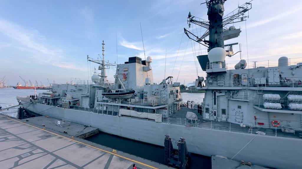 ARCHIV - Die Britische Fregatte «HMS Iron Duke» (Archivbild). Foto: Bodo Marks/dpa