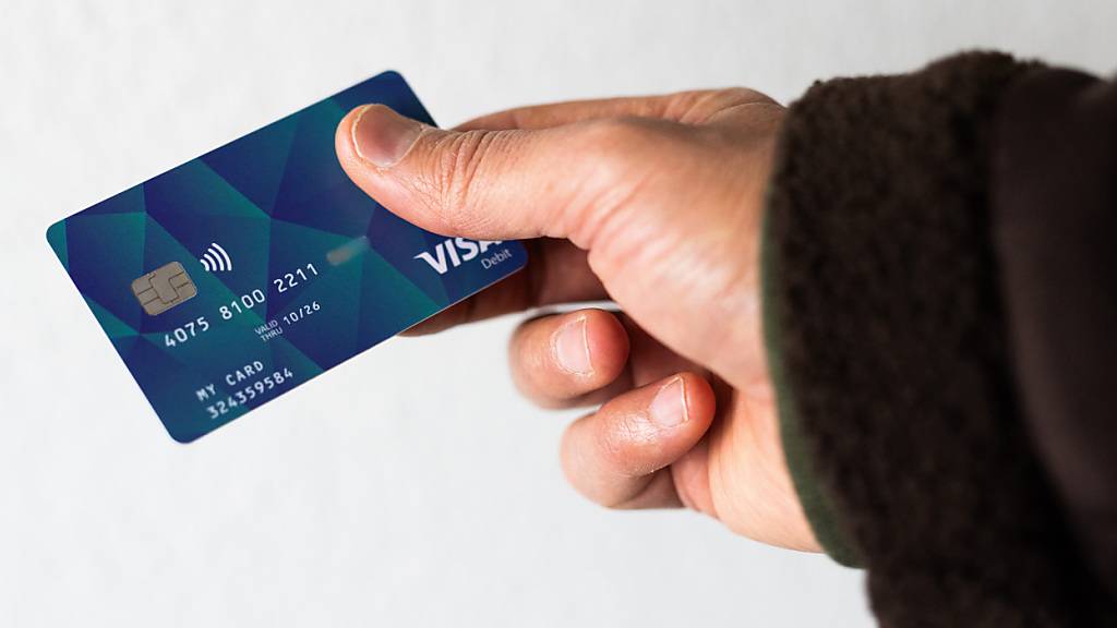 Das Zuger Kantonsparlament hat sich für eine Debitkarte ausgesprochen. (Symbolbild)