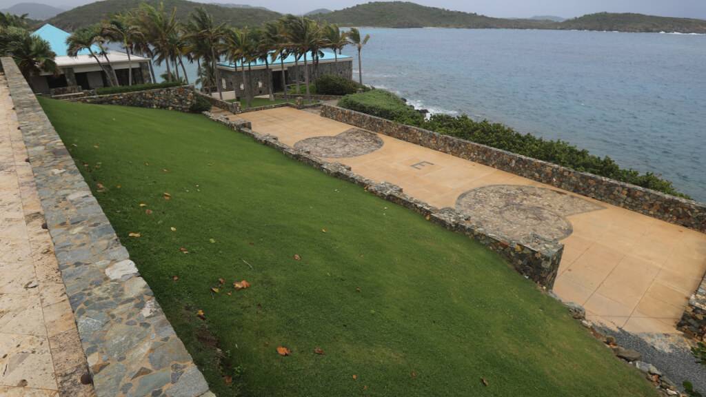 HANDOUT - Dieses undatierte Foto, das von den Demokraten im House Oversight Committee veröffentlicht wurde, zeigt die Insel von Jeffrey Epstein auf den US Virgin Islands. Foto: Uncredited/House Oversight Committee/AP/dpa - ACHTUNG: Nur zur redaktionellen Verwendung und nur mit vollständiger Nennung des vorstehenden Credits