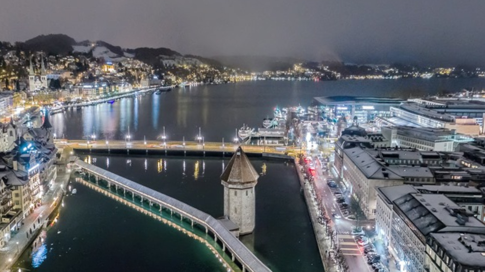 Spektakuläres 360-Grad Panorama-Bild der Stadt Luzern