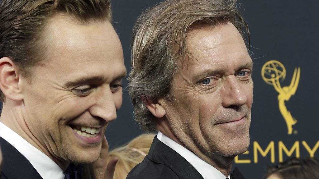 Schauspieler und Musiker Hugh Laurie (rechts) wird mit einem Stern auf Hollywoods berühmten Trottoir geehrt. (Archivbild)