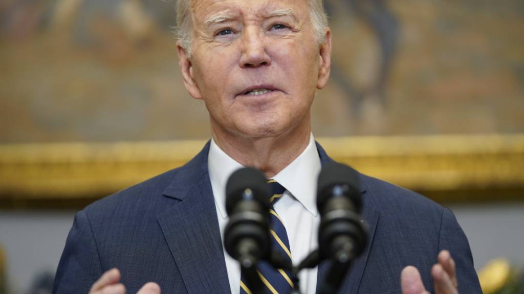US-Präsident Biden versucht mit Blick auf die Genehmigung neuer US-Hilfen für die Ukraine Optimismus zu verbreiten. Foto: Evan Vucci/AP/dpa