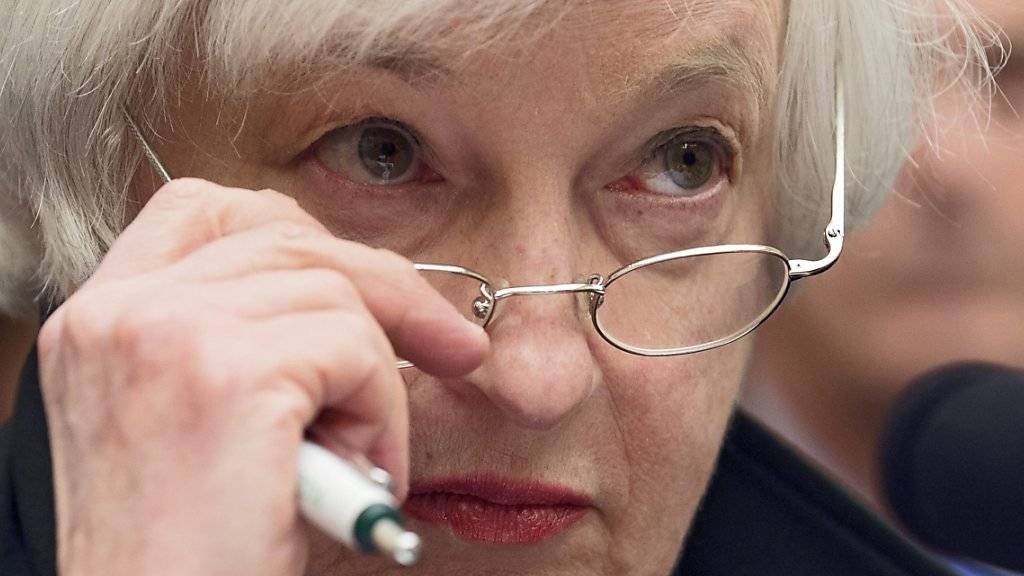 US-Notenbank-Chefin Janet Yellen wartet ab mit der Erhöhung des Leitzinses - dieses Jahr soll es aber noch passieren.
