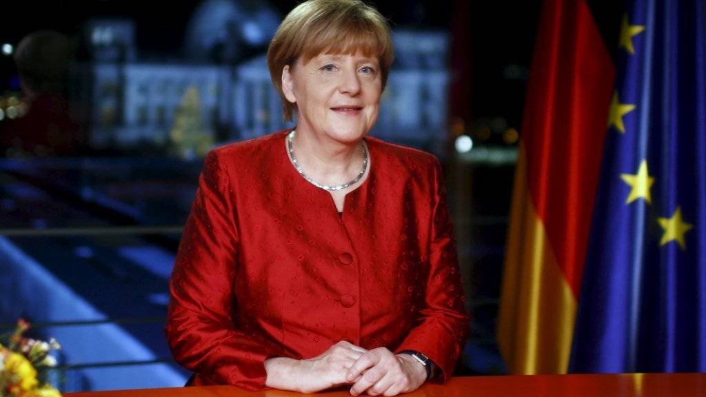 Prosit, Neujahr: Ansprache der deutschen Kanzlerin Angela Merkel dreht sich um die Flüchtlingskrise.