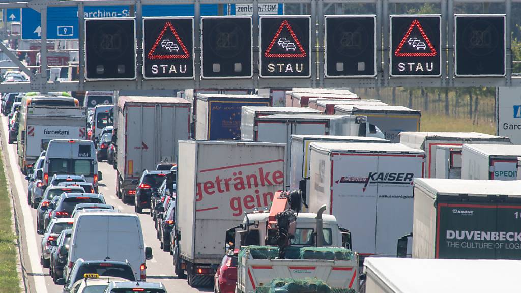 Bessere Arbeitsbedingungen für LKW-Fahrer und gleich lange Spiesse für Spediteure: Mehrere EU-Staaten haben gegen das im Juli verabschiedete Mobilitätspaket beim EU-Gerichtshof einzelne Klagen eingereicht. (Archiv)