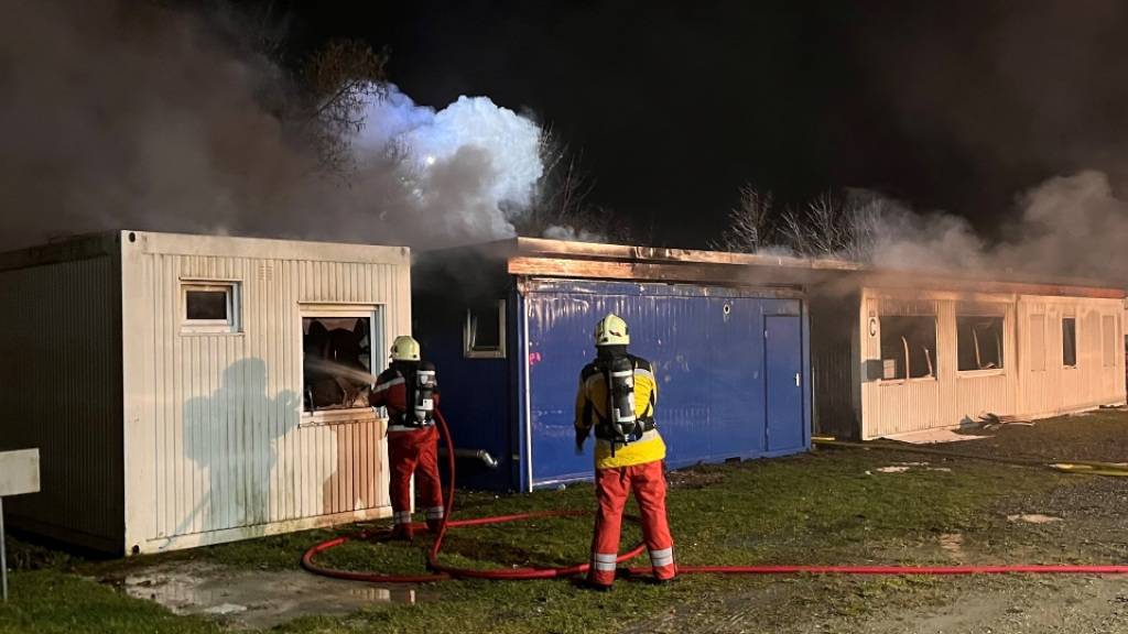 Mehrere Container einer Asylunterkunft in Buchs nach Brand zerstört